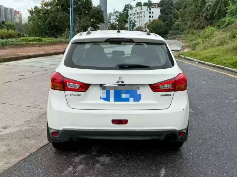 三明14年三菱劲炫8