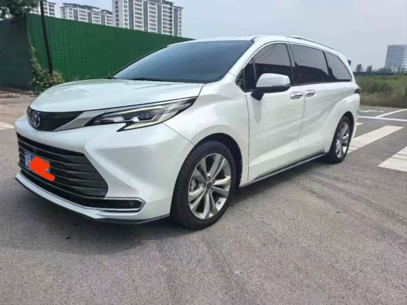 唐山24年丰田塞纳3