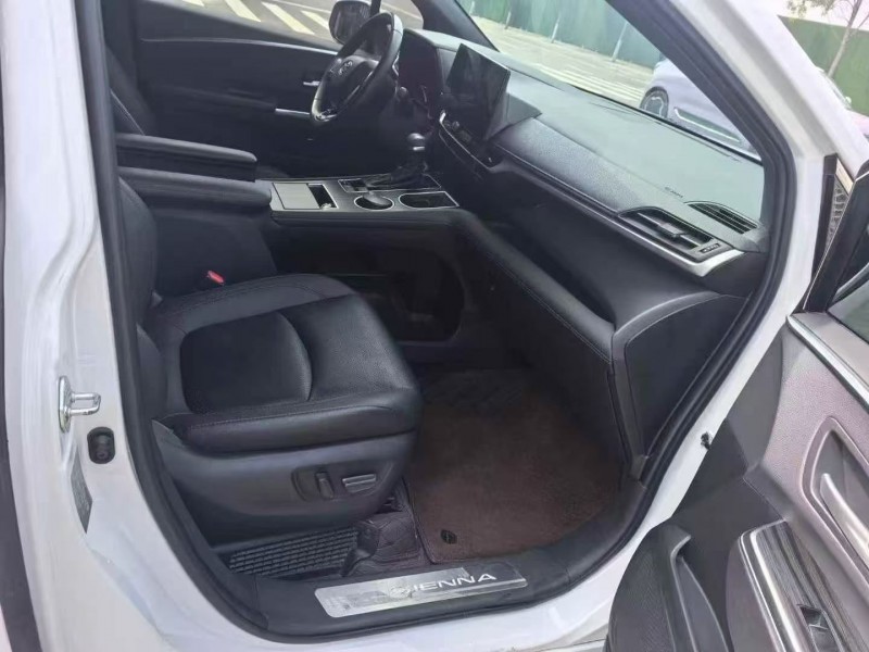 唐山24年丰田塞纳4