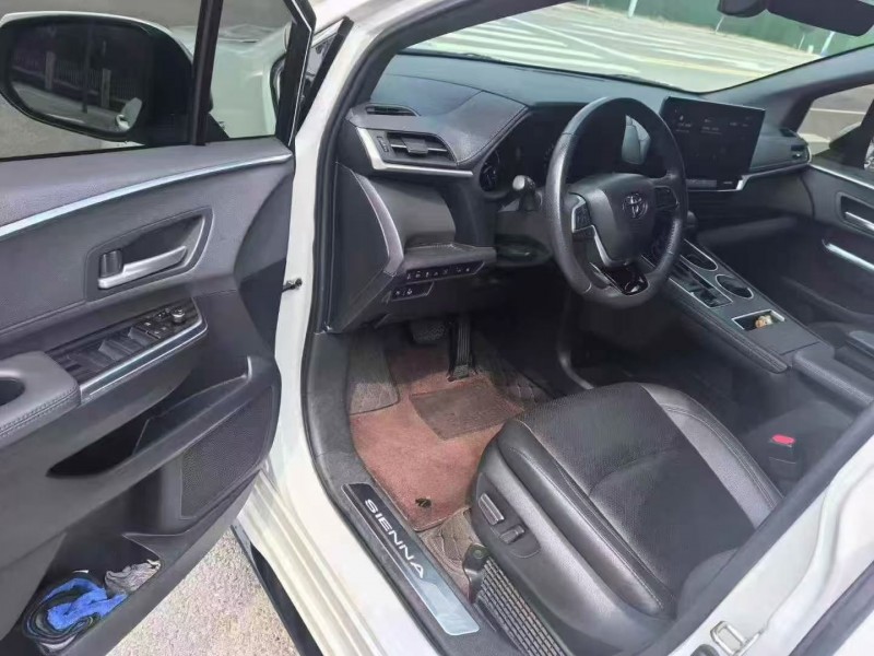 唐山24年丰田塞纳5