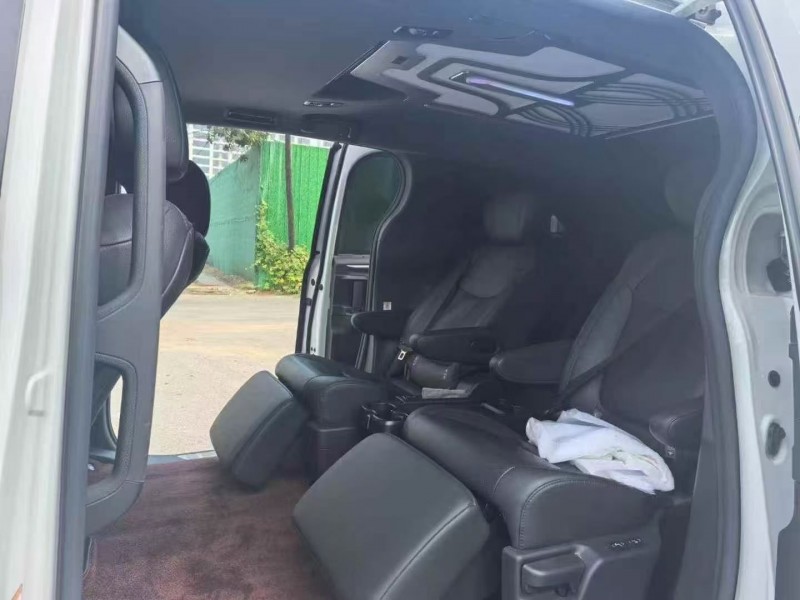 唐山24年丰田塞纳6