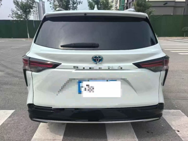 唐山24年丰田塞纳9