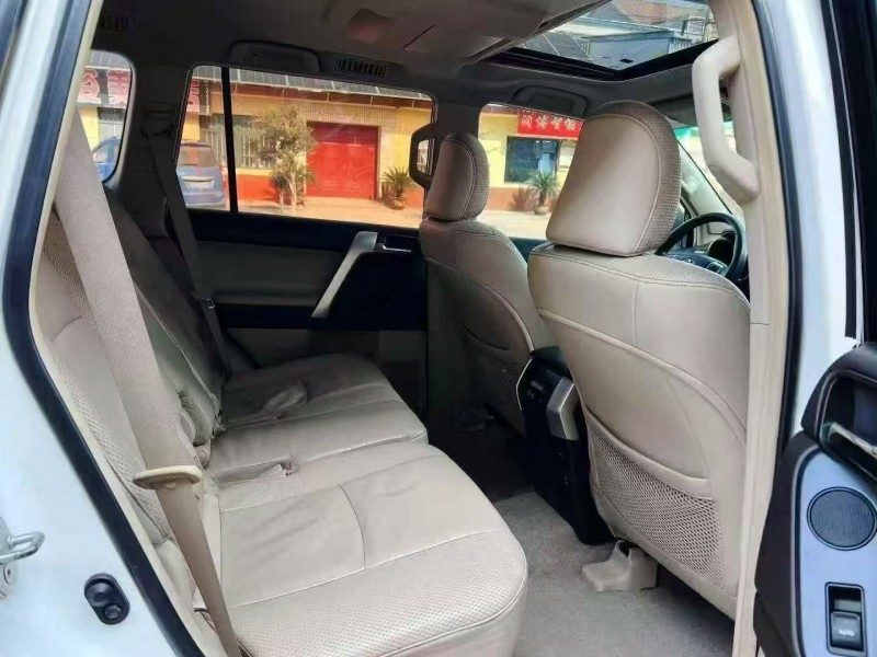 青岛11年丰田普拉多6