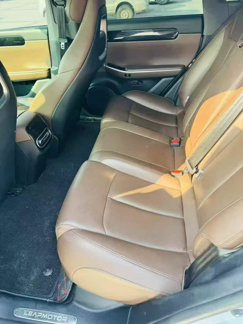 东营23年零跑汽车C016