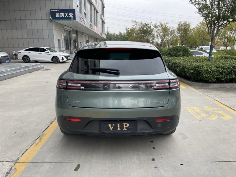 济宁22年华为智选问界9