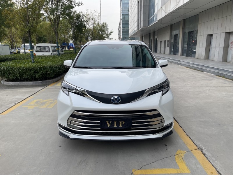 济宁23年丰田塞纳1