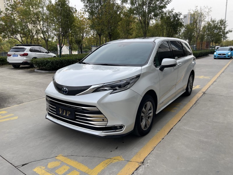 济宁23年丰田塞纳2