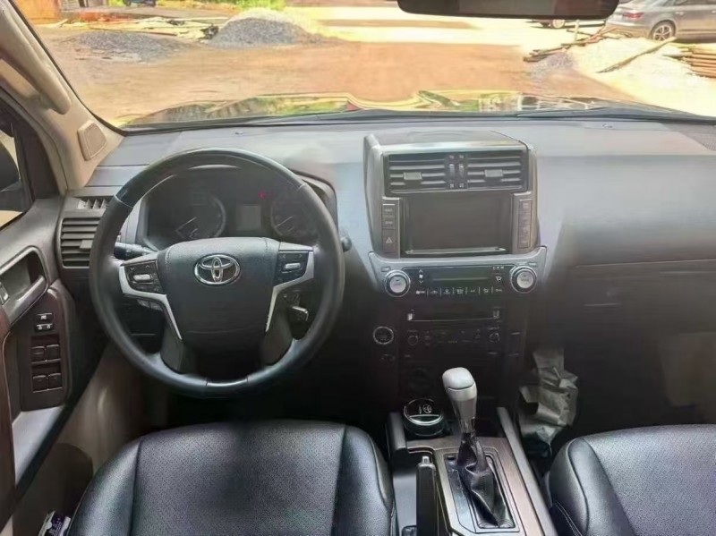 广州17年丰田普拉多5