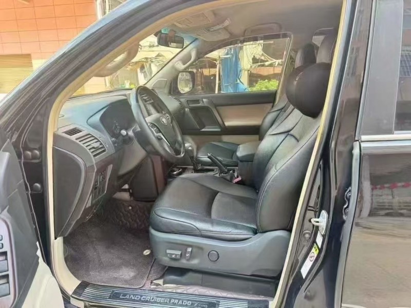 广州17年丰田普拉多6