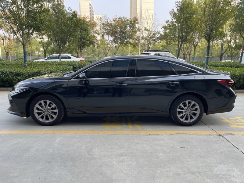 济宁24年丰田亚洲龙8