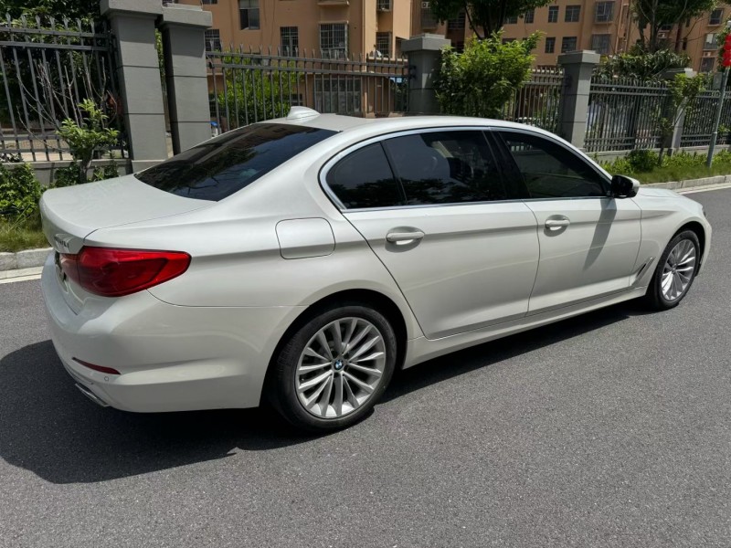 上饶19年宝马5系8