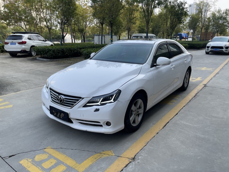 济宁13年丰田锐志2