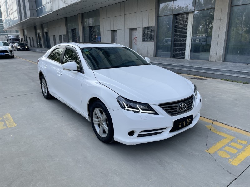 济宁13年丰田锐志3