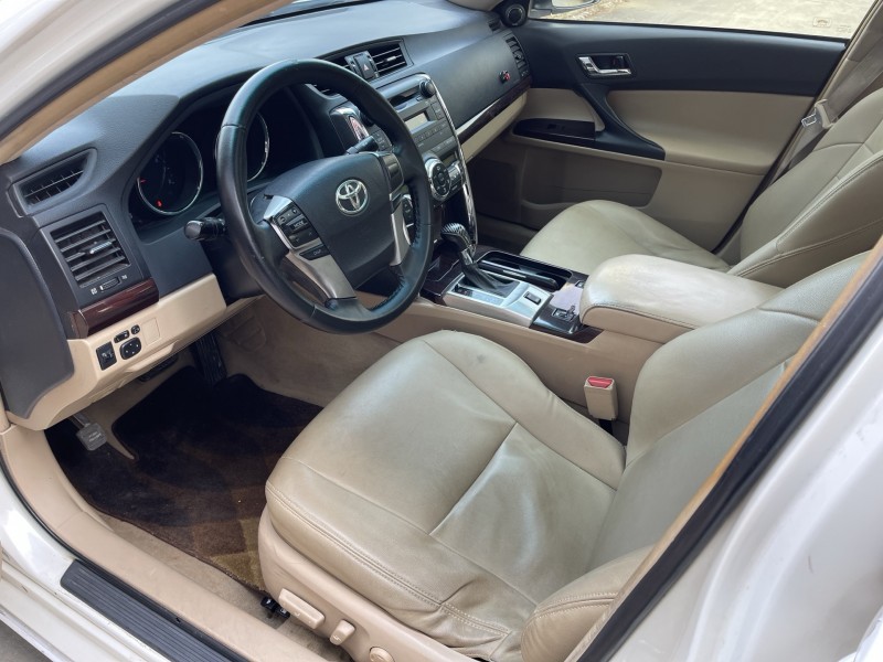 济宁13年丰田锐志4