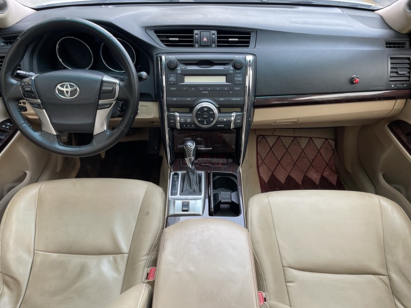 济宁13年丰田锐志5