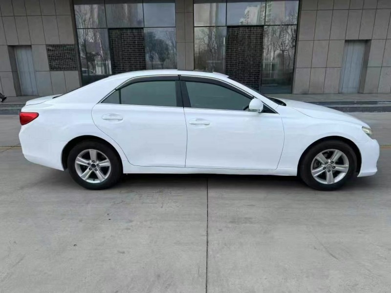 济宁13年丰田锐志7