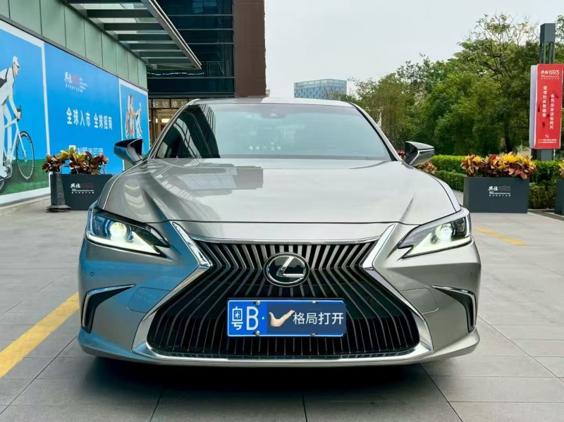 广州21年雷克萨斯ES1