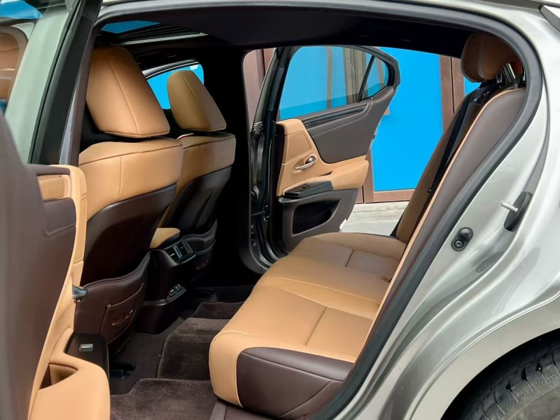 广州21年雷克萨斯ES4