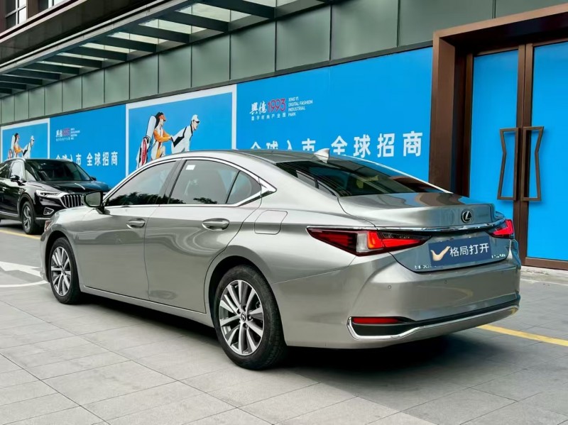 广州21年雷克萨斯ES7