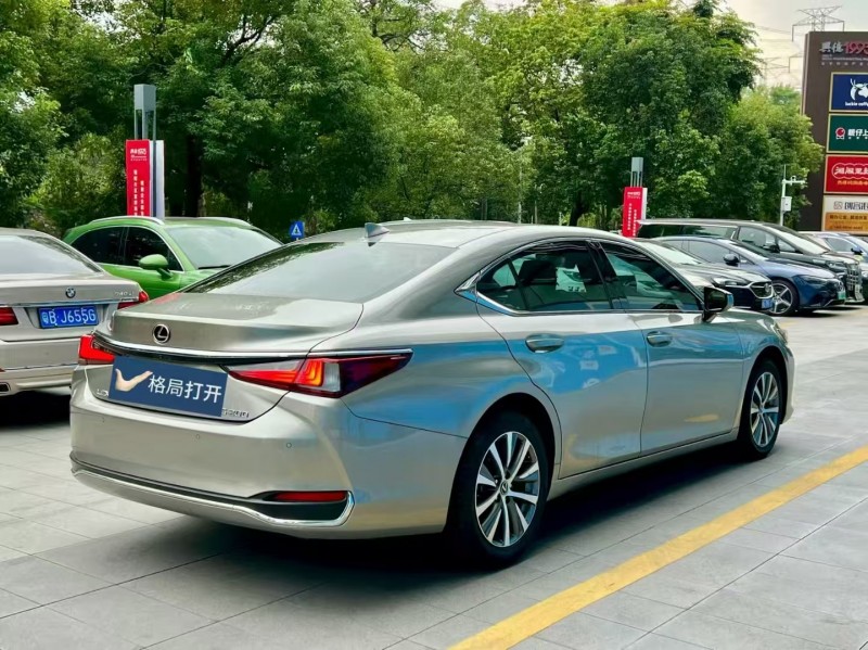 广州21年雷克萨斯ES8