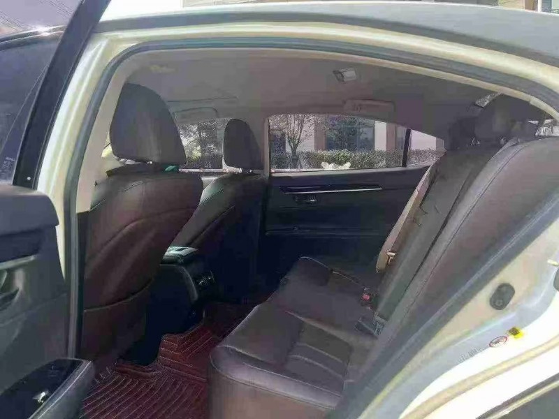 广州18年雷克萨斯ES8