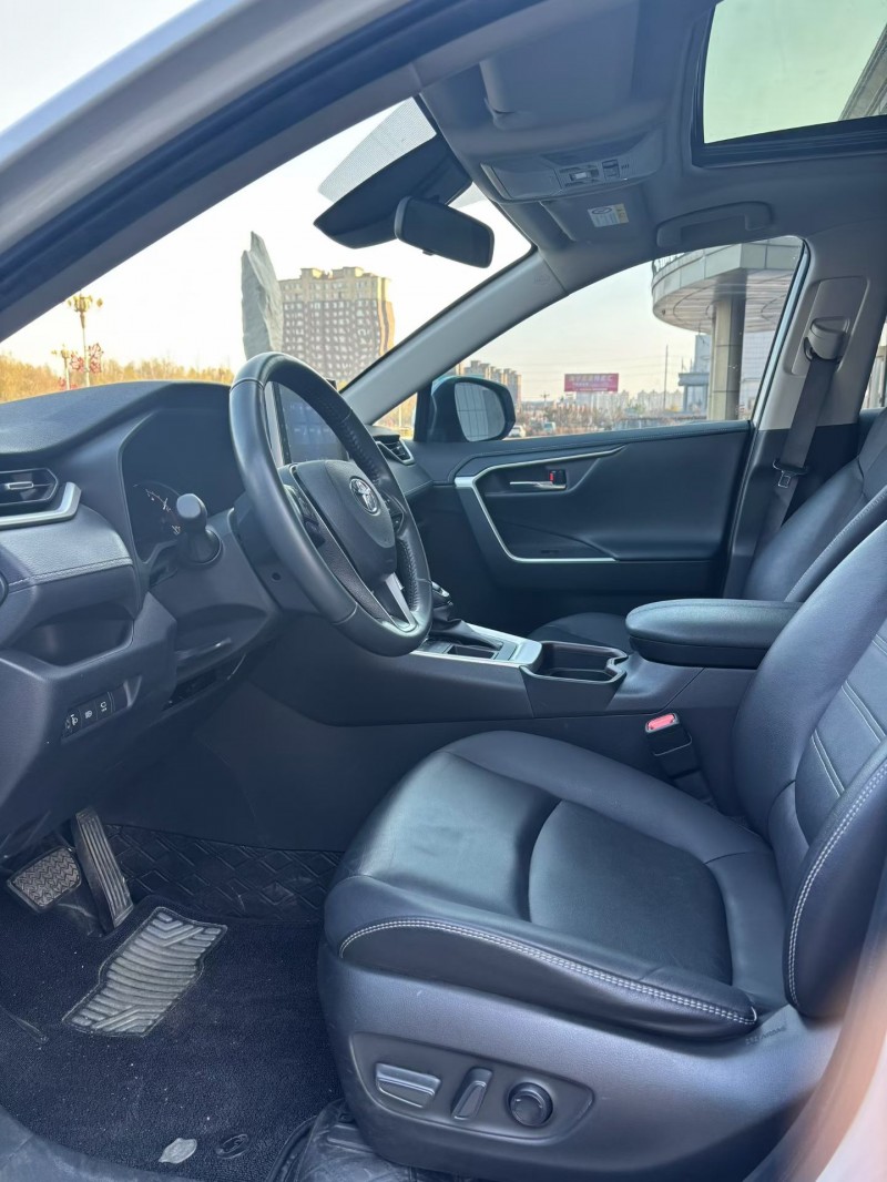 吉林21年丰田RAV47