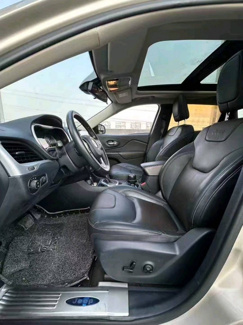 广州16年Jeep自由光6