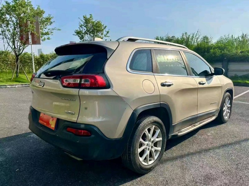 广州16年Jeep自由光8