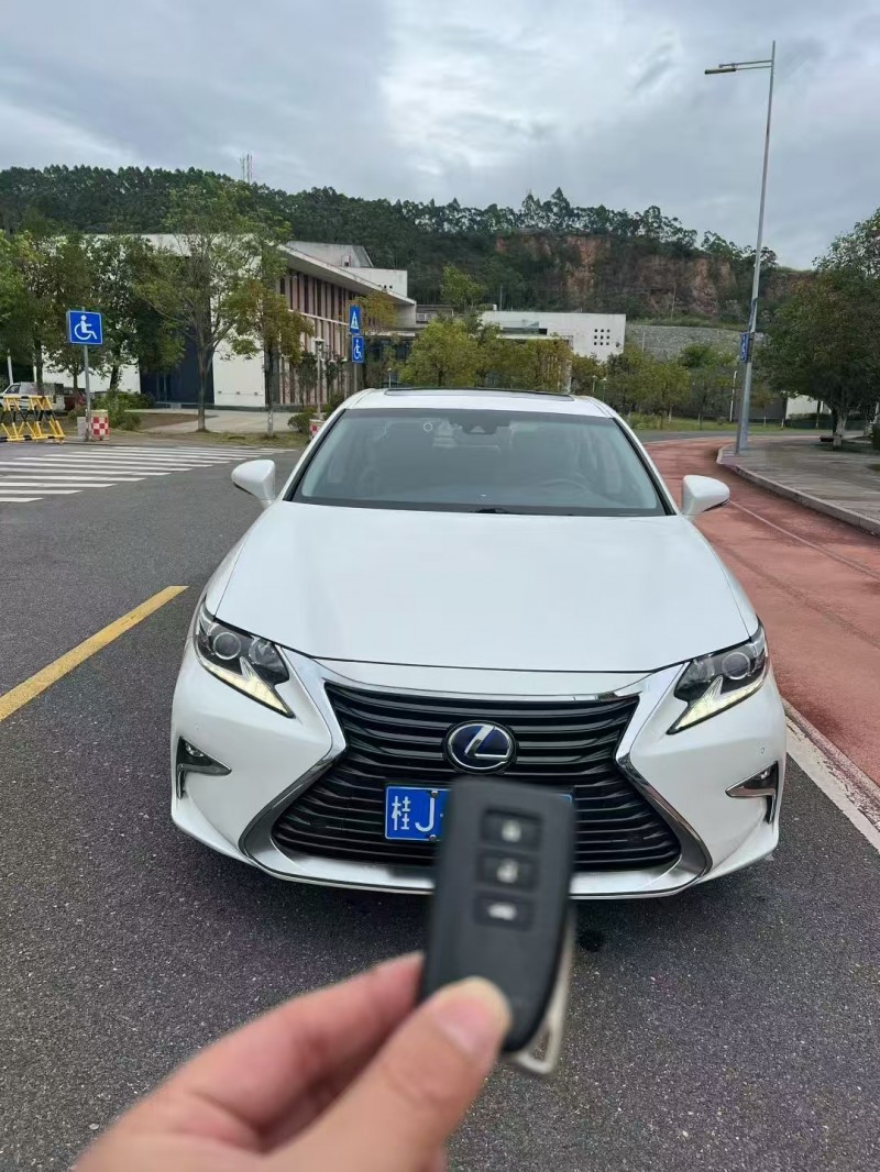 广州17年雷克萨斯ES1