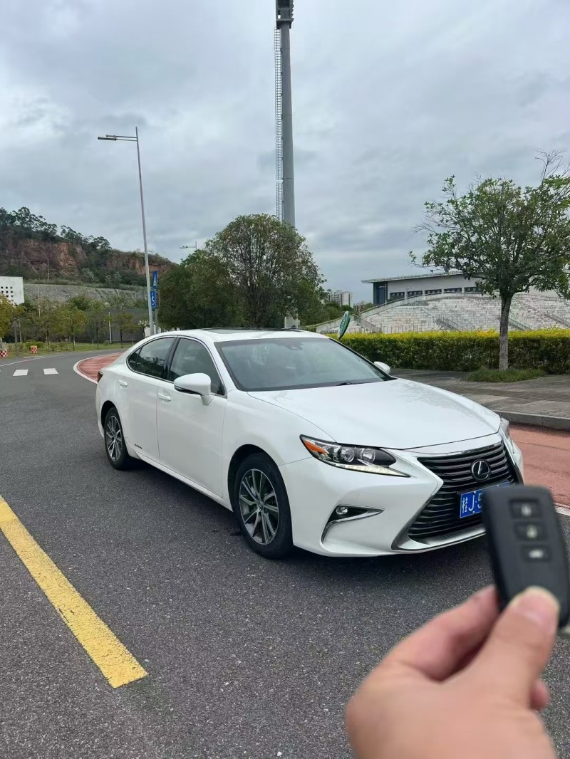 广州17年雷克萨斯ES3