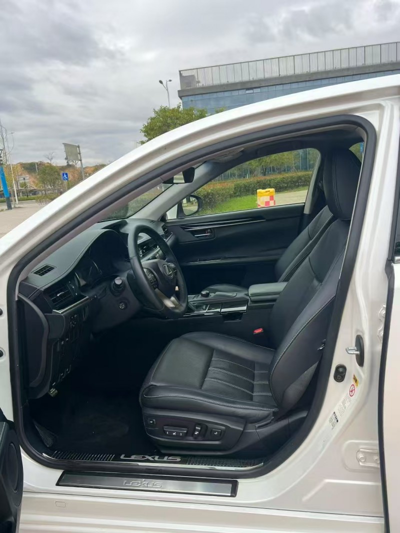 广州17年雷克萨斯ES6