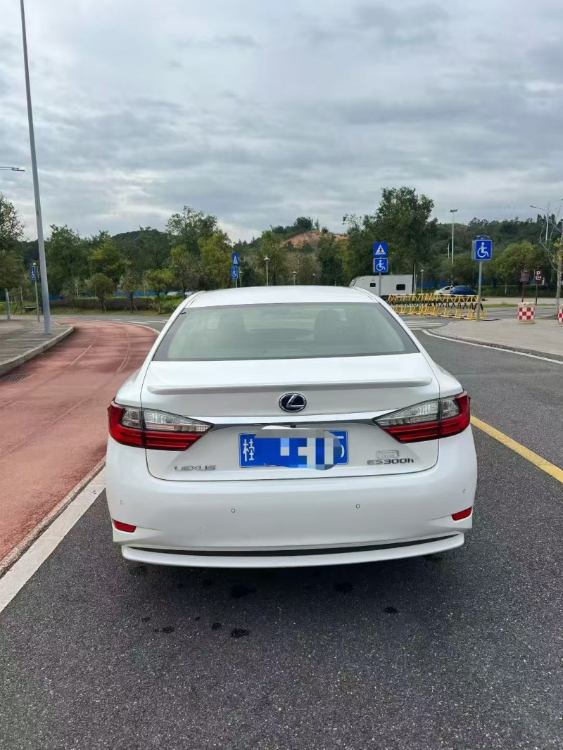 广州17年雷克萨斯ES9