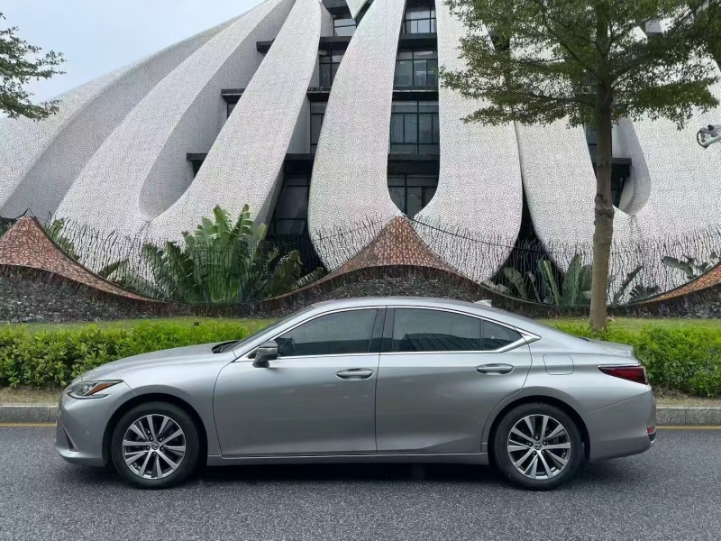 深圳20年雷克萨斯ES8