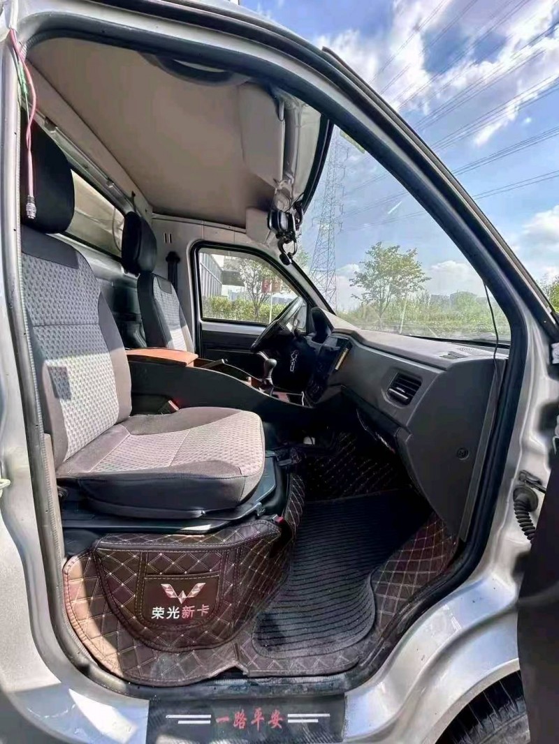 广州21年五菱汽车荣光5