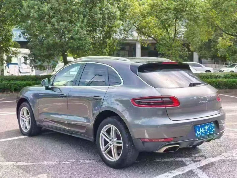 舟山15年保时捷Macan7