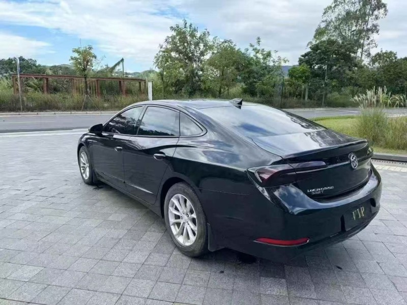 深圳21年别克君越7