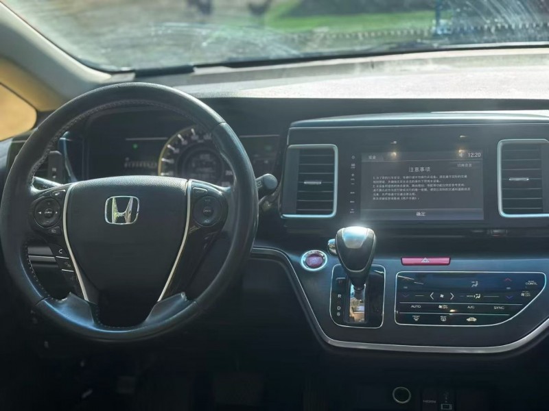 青岛18年本田艾力绅4