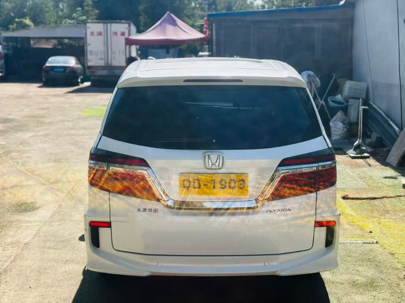 青岛18年本田艾力绅8