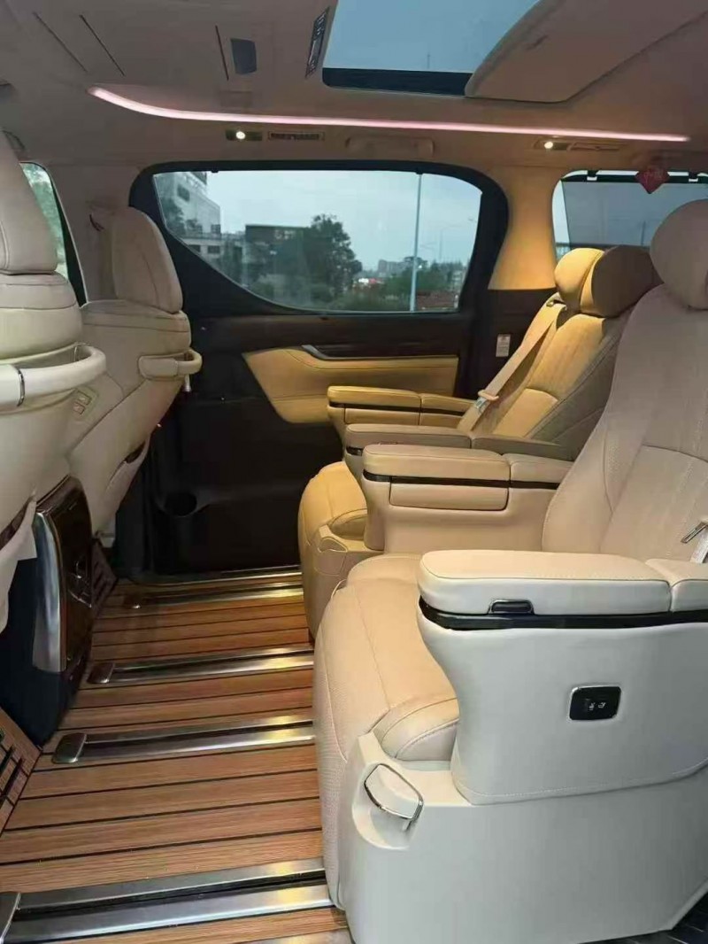 常德17年丰田埃尔法5