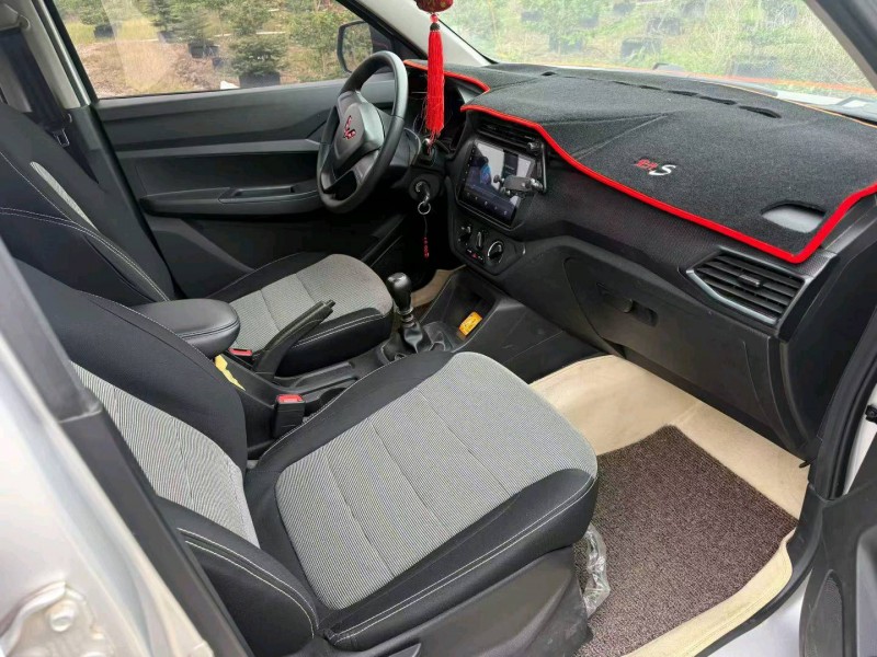 深圳23年五菱汽车宏光4