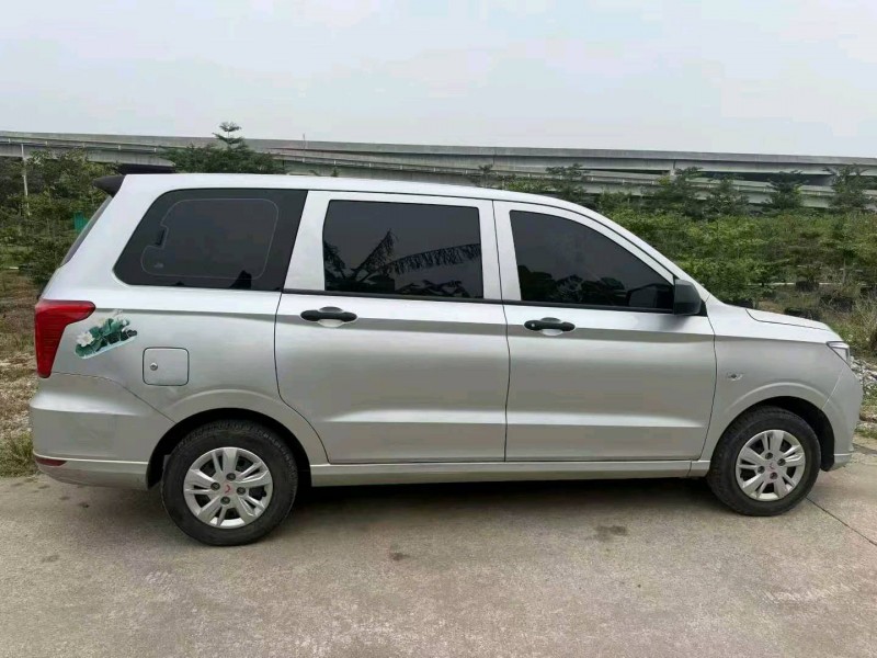 深圳23年五菱汽车宏光7