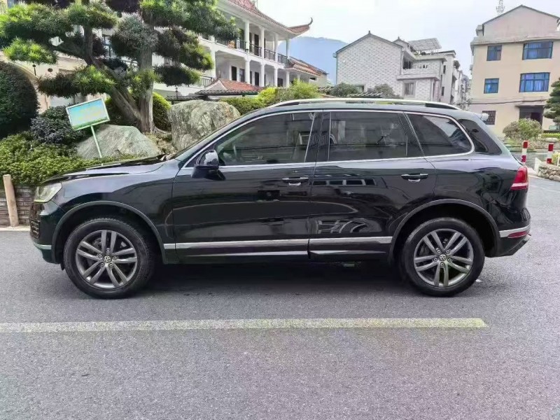 绍兴16年大众途锐7