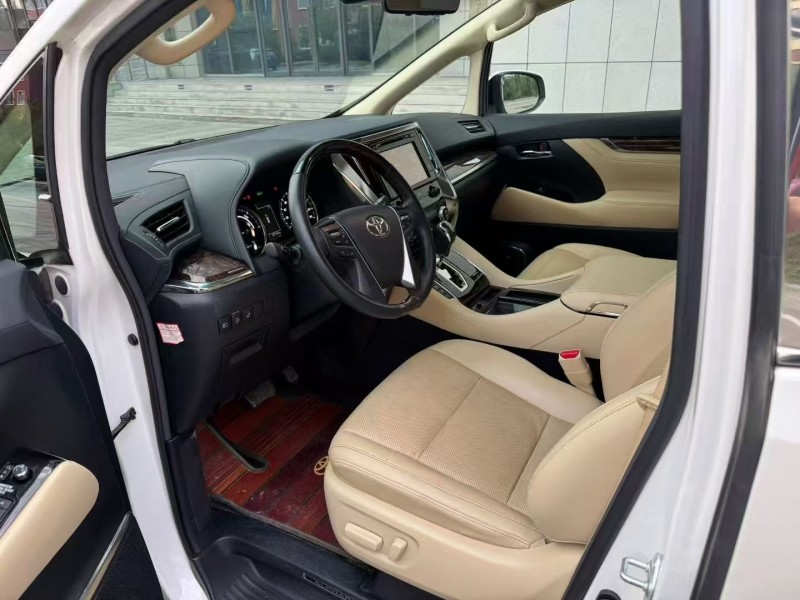 济宁19年丰田埃尔法4