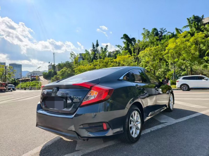 临沧18年本田思域8