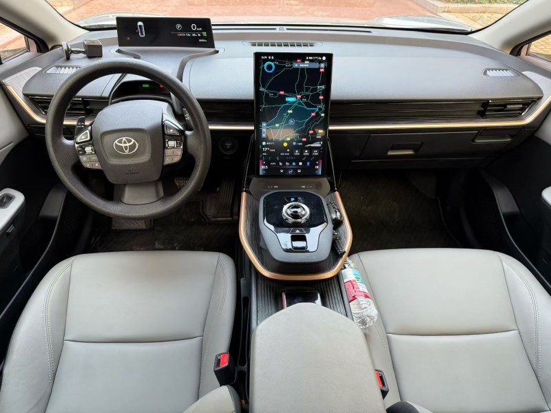 成都25年丰田BZ3Pro8