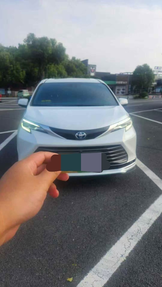 长沙24年丰田塞纳1