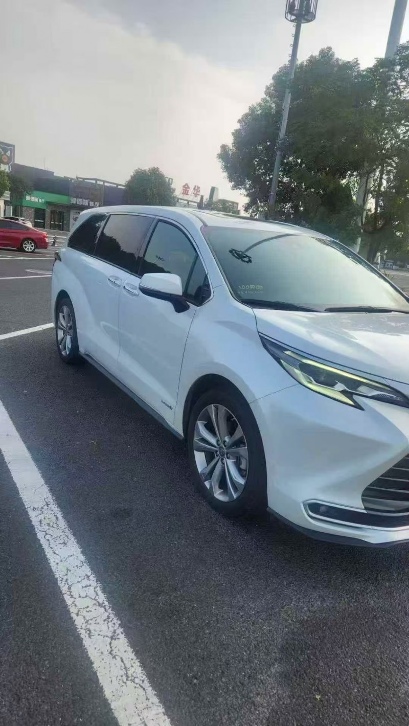 长沙24年丰田塞纳2