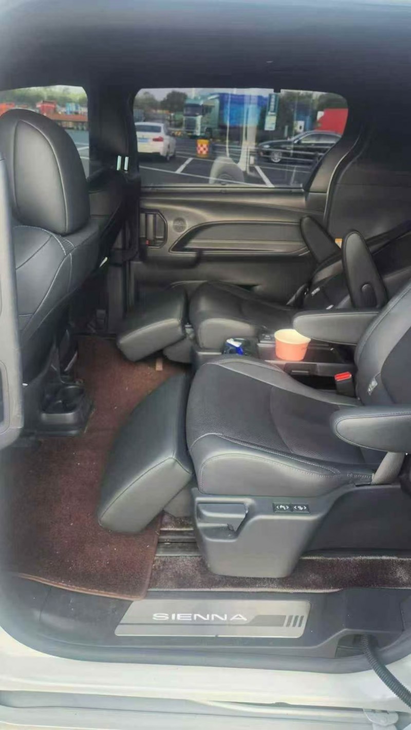 长沙24年丰田塞纳4