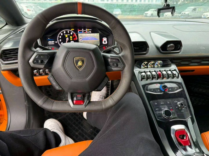 焦作16年兰博基尼Gallardo8