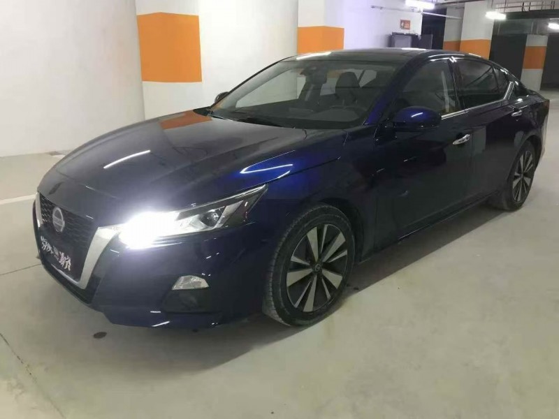 九江20年日产天籁3